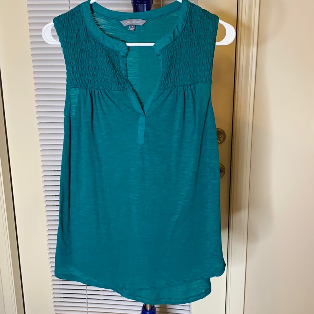 Basic deep green sleeveless top